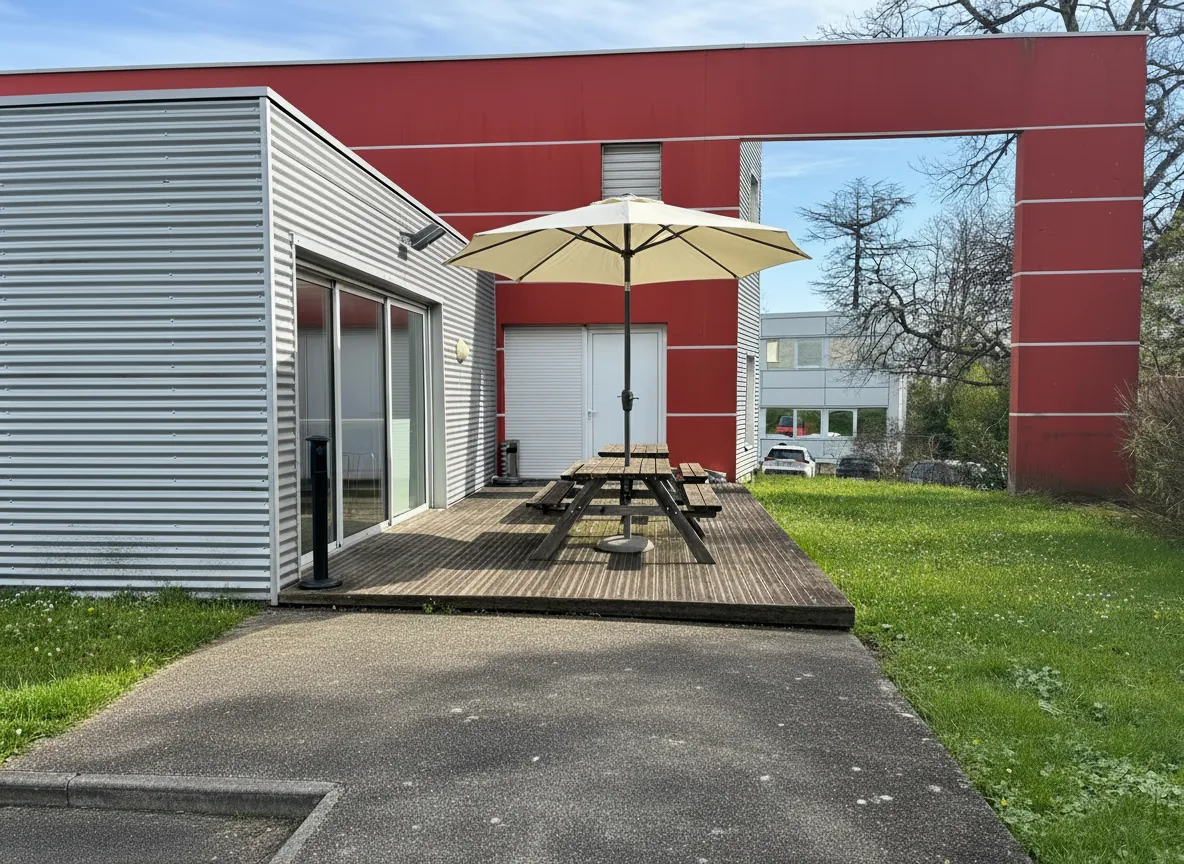 Entrée principale du bâtiment Galilée, Lormont (33310)