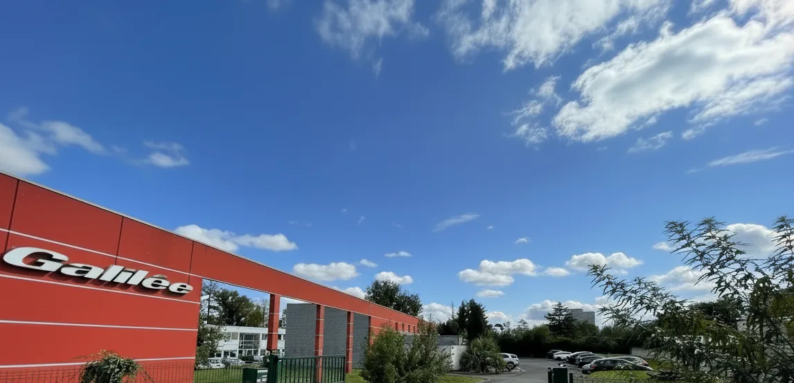 Façade du bâtiment Galilée à Lormont (33310) : bureaux à louer, 12 rue Cantelaudette